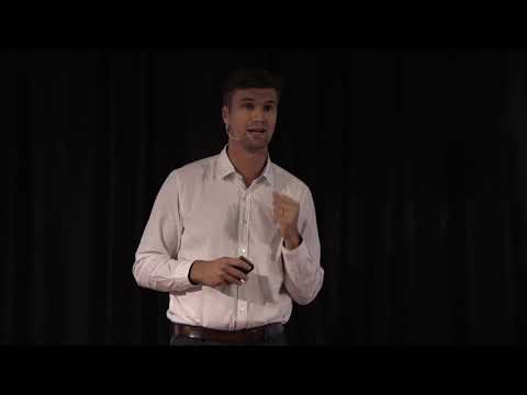 Should you trust the recommendations of other consumers? | Bart de Langhe | TEDxESADE